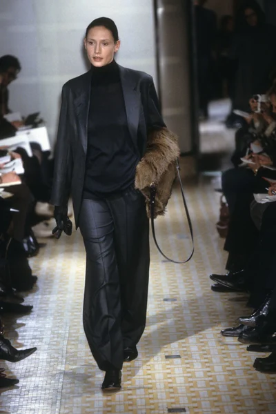 Look 10